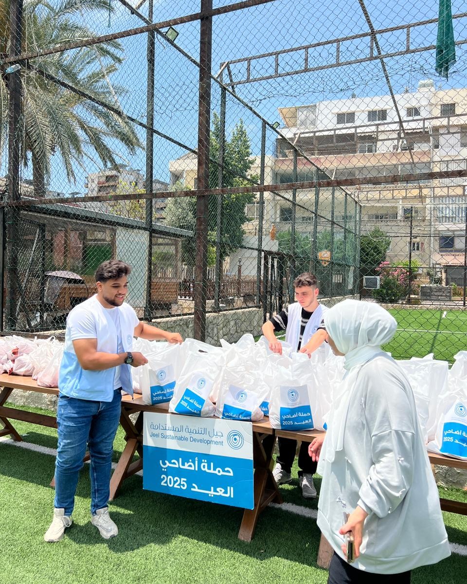 الأضاحي تصل إلى آلاف الأسر في لبنان 